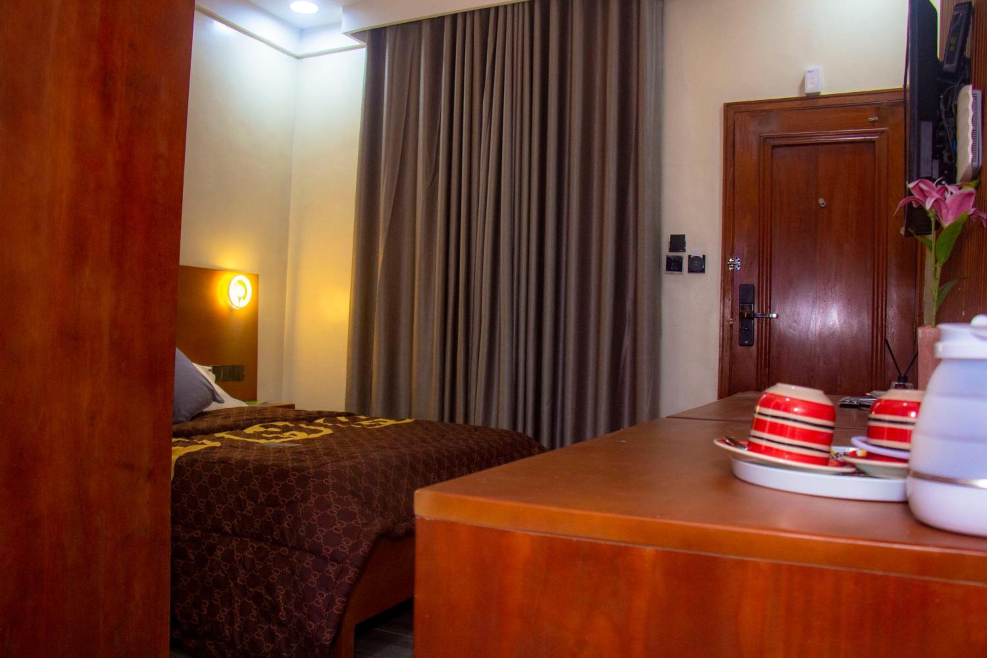 Hotel L'Apero Cotonou Exterior photo