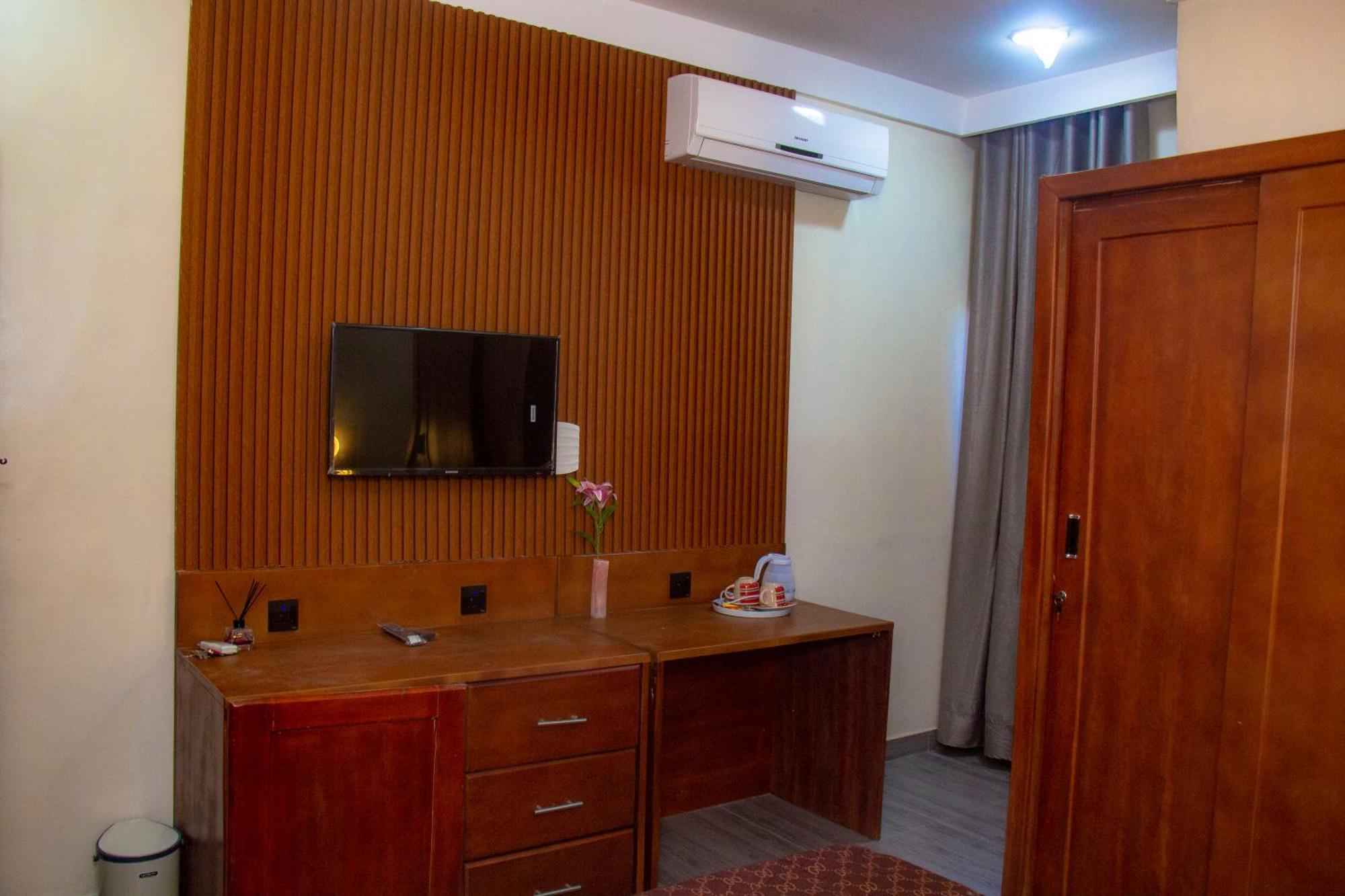 Hotel L'Apero Cotonou Exterior photo